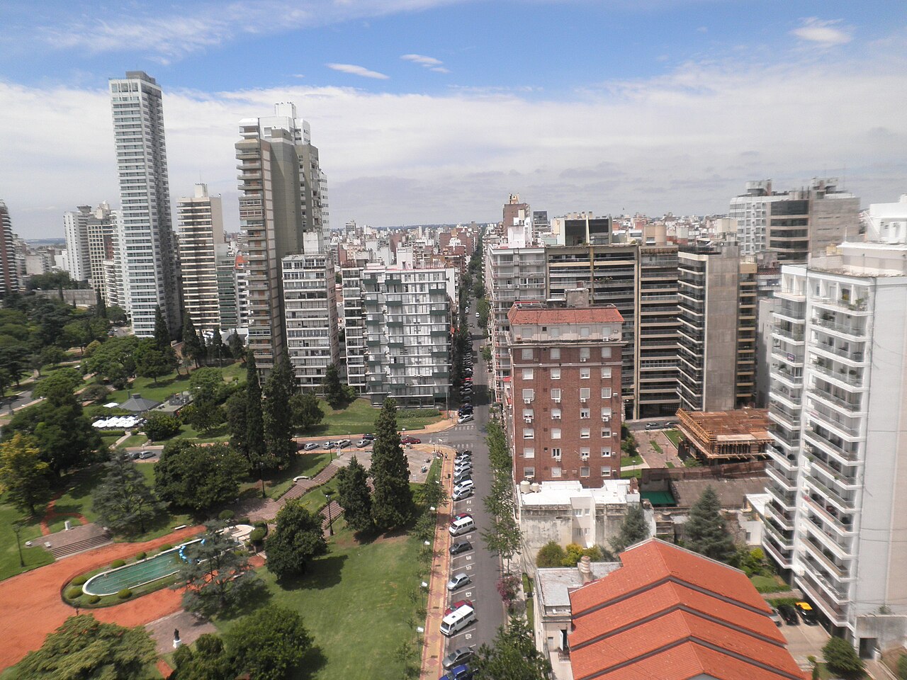 Vista de Rosario desde el Monumento a la Bandera, con casas y edificios de los barrios del centro